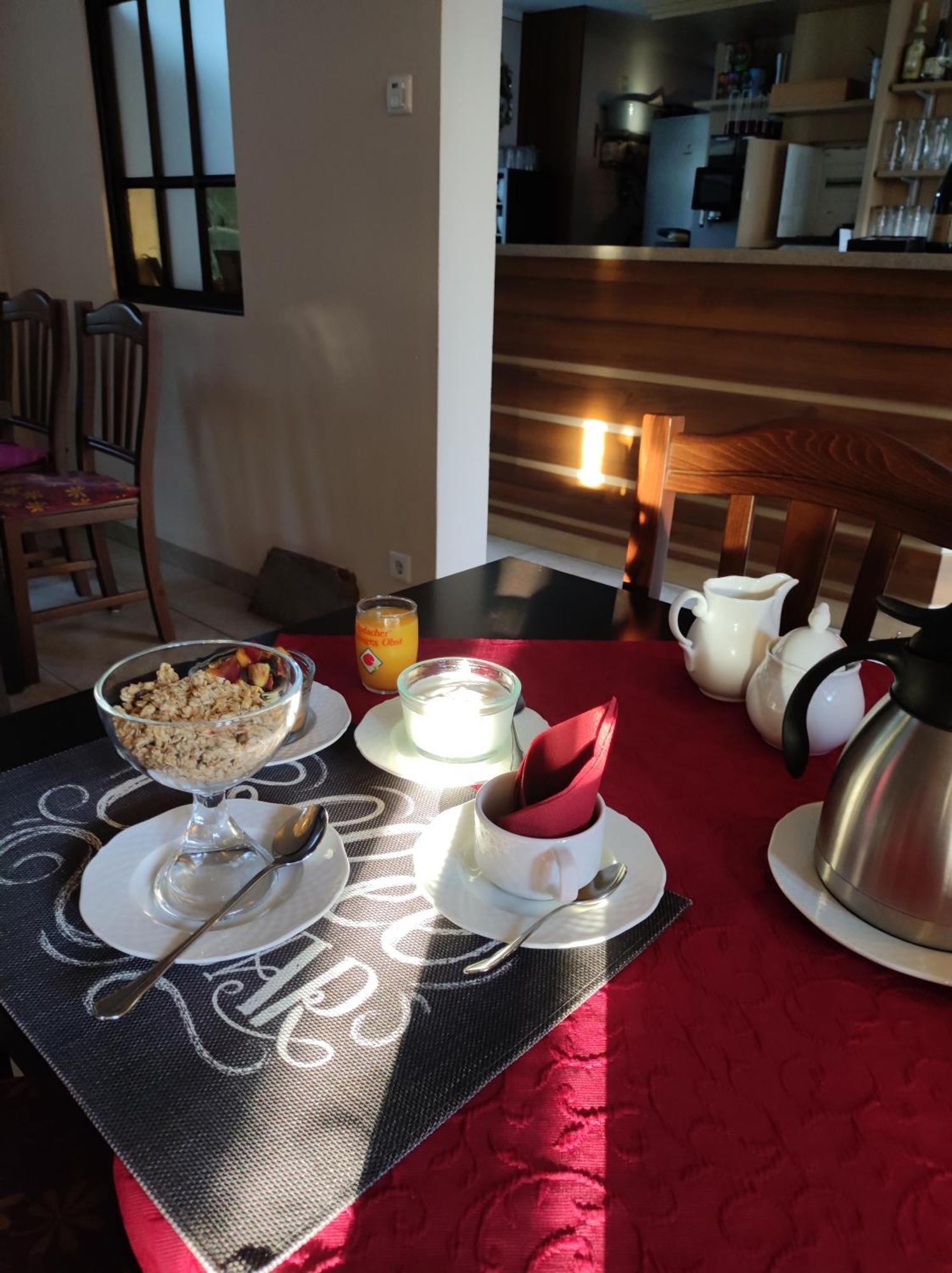 Cafe Im Hof- Bed & Breakfast Streufdorf Exterior foto