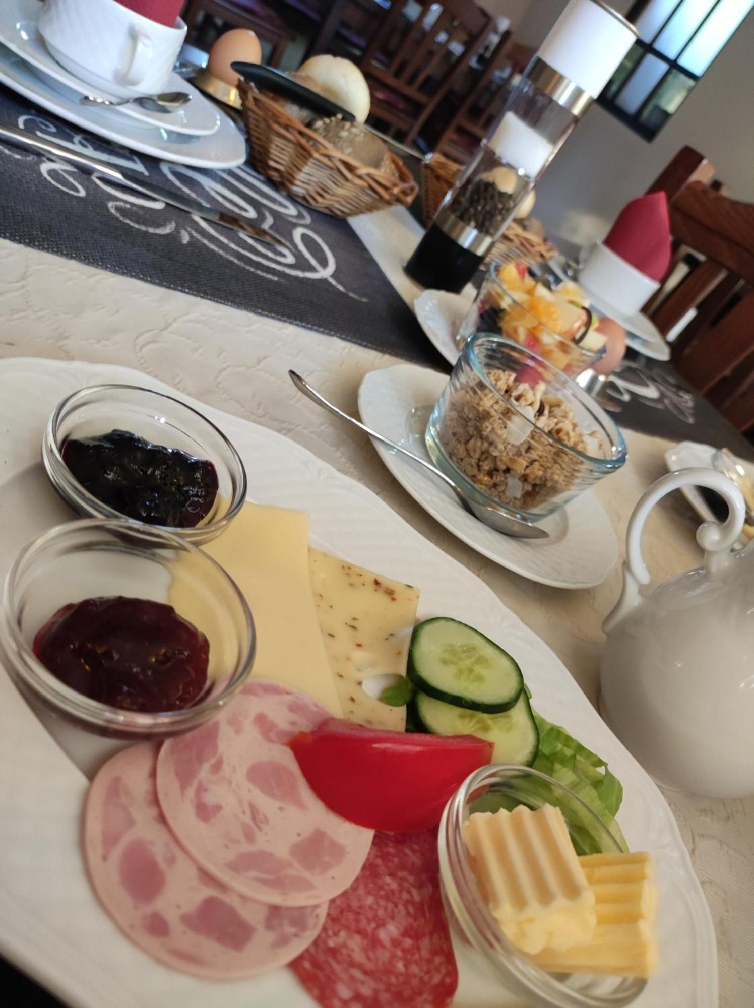 Cafe Im Hof- Bed & Breakfast Streufdorf Exterior foto