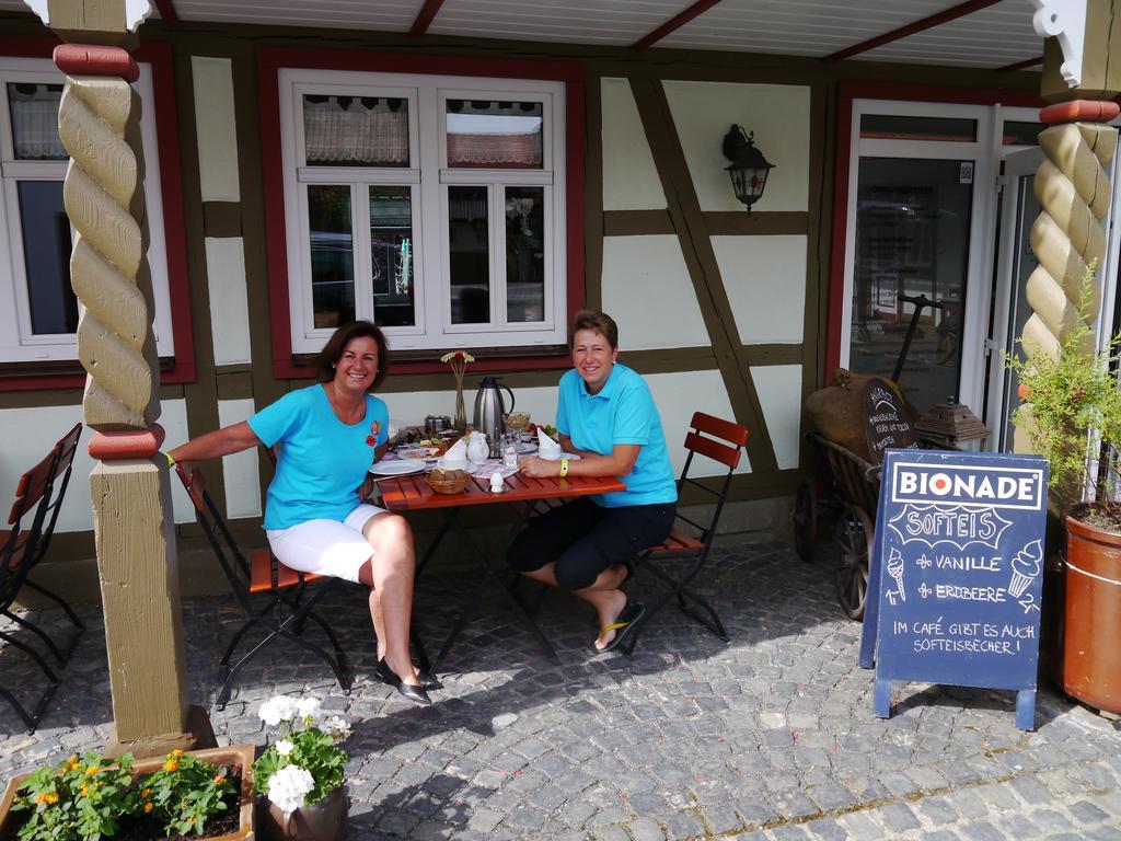 Cafe Im Hof- Bed & Breakfast Streufdorf Exterior foto