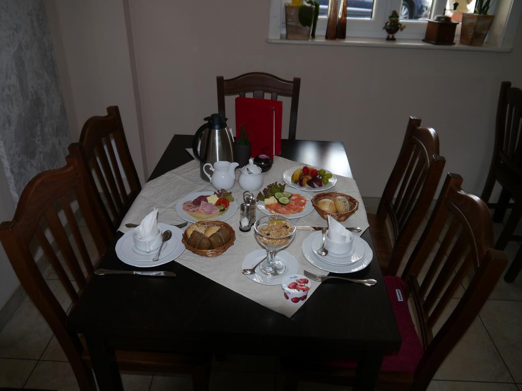 Cafe Im Hof- Bed & Breakfast Streufdorf Exterior foto